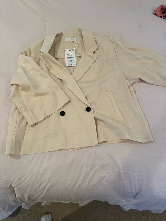Zara Jackets & Blazers - Zara Light Cream Double-Breasted Women's Blazer